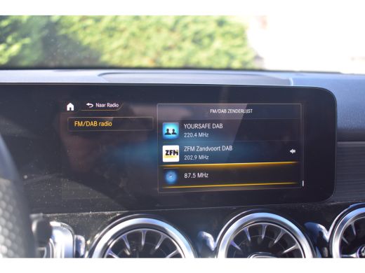 Mercedes-Benz GLB 180 AMG Line 7p | AMG Styling | Adaptief demping systeem | Dode-hoek detectie | Elektrisch schuif... ActivLease financial lease