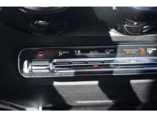 Mercedes-Benz GLB 180 AMG Line 7p | AMG Styling | Adaptief demping systeem | Dode-hoek detectie | Elektrisch schuif... ActivLease financial lease
