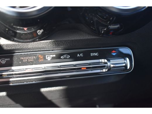 Mercedes-Benz GLB 180 AMG Line 7p | AMG Styling | Adaptief demping systeem | Dode-hoek detectie | Elektrisch schuif... ActivLease financial lease