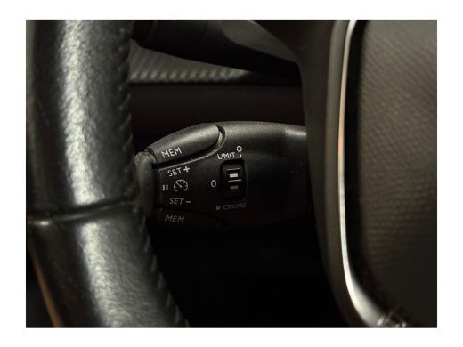 Peugeot 208 1.2 PureTech Allure | Climate Control | Cruise Control | Carplay | Getint Glas | Achterbank in de... ActivLease financial lease
