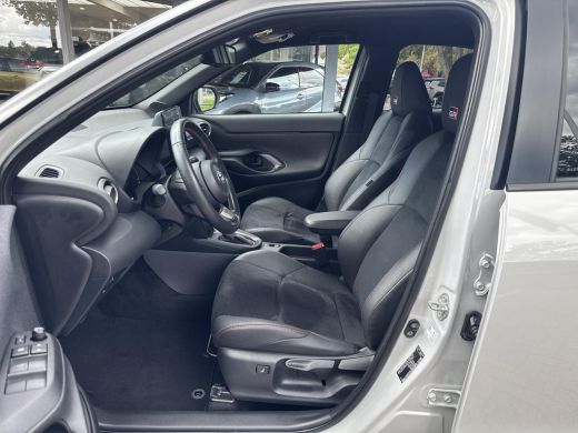 Toyota Yaris Cross 1.5 Hybrid GR Sport | 06-10141018 Voor meer informatie ActivLease financial lease