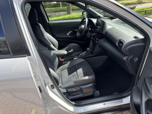 Toyota Yaris Cross 1.5 Hybrid GR Sport | 06-10141018 Voor meer informatie ActivLease financial lease