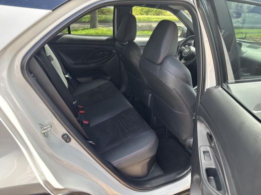 Toyota Yaris Cross 1.5 Hybrid GR Sport | 06-10141018 Voor meer informatie ActivLease financial lease