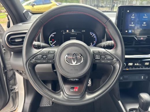 Toyota Yaris Cross 1.5 Hybrid GR Sport | 06-10141018 Voor meer informatie ActivLease financial lease