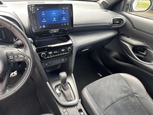 Toyota Yaris Cross 1.5 Hybrid GR Sport | 06-10141018 Voor meer informatie ActivLease financial lease