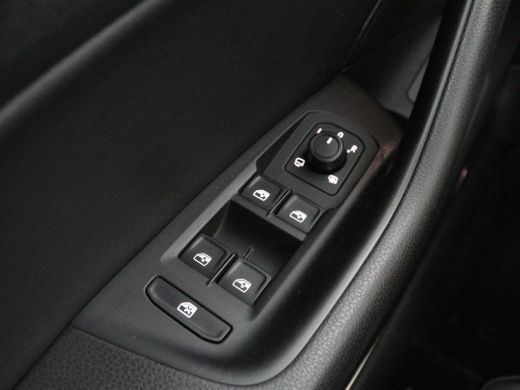 Volkswagen Arteon | Panoramadak | Leder/alcantara | Stoelverwarming | Adaptive cruise | Carplay | Sfeerverlichting ... ActivLease financial lease