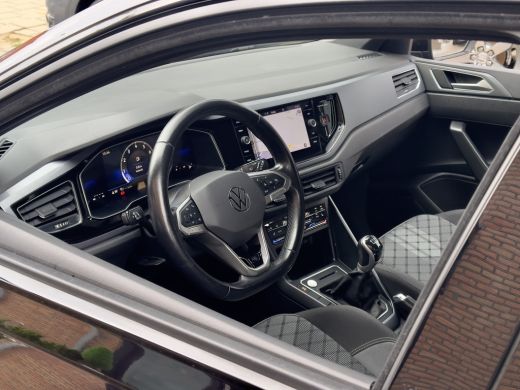 Volkswagen Polo 1.0 TSI 2X R-LINE NAVI CAMERA  DIGI-DASH APPLE-CARPLAY LED LMV PDC ActivLease financial lease