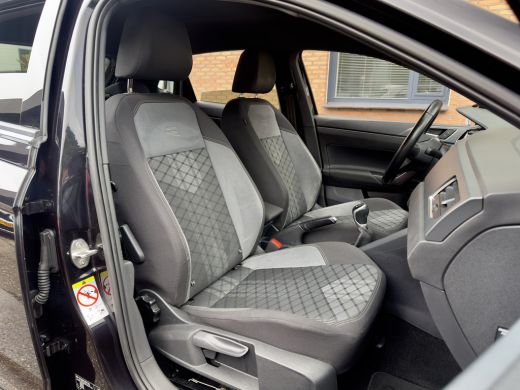 Volkswagen Polo 1.0 TSI 2X R-LINE NAVI CAMERA  DIGI-DASH APPLE-CARPLAY LED LMV PDC ActivLease financial lease