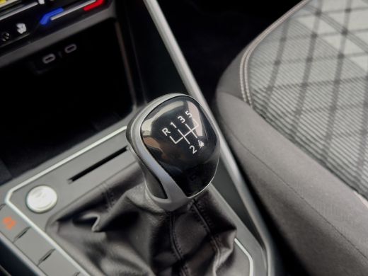 Volkswagen Polo 1.0 TSI 2X R-LINE NAVI CAMERA  DIGI-DASH APPLE-CARPLAY LED LMV PDC ActivLease financial lease