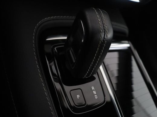 Volvo  S60 2.0 Recharge T8 AWD R-Design | SOH 95,6% | 360 Camera | Trekhaak | Navigatie | Apple Carplay | St... ActivLease financial lease