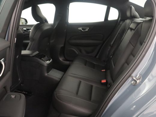 Volvo  S60 2.0 Recharge T8 AWD R-Design | SOH 95,6% | 360 Camera | Trekhaak | Navigatie | Apple Carplay | St... ActivLease financial lease