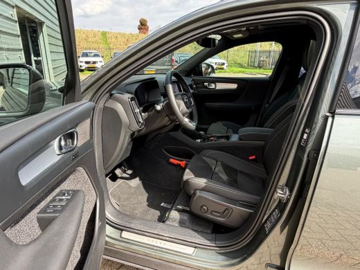Volvo  XC40 B4 197PK Plus Dark Trekhaak | Panoramadak | Nubuck |  Privacy glas | Pixel LED ActivLease financial lease