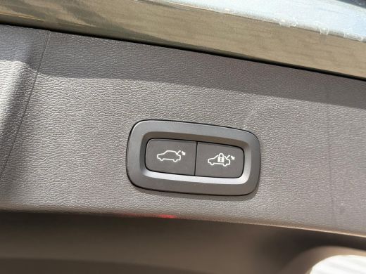 Volvo  XC40 B4 197PK Plus Dark Trekhaak | Panoramadak | Nubuck |  Privacy glas | Pixel LED ActivLease financial lease