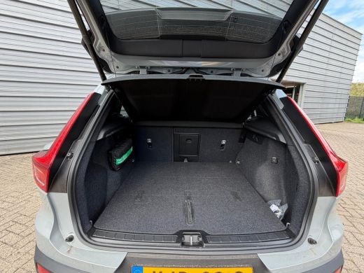 Volvo  XC40 B4 197PK Plus Dark | Trekhaak | Power Seats | Harman Kardon | Priv. glas | Verw. voorruit ActivLease financial lease