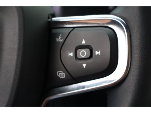 Volvo  XC40 Recharge Core 70 kWh | 19" All Seasons | Trekhaak | ActivLease financial lease
