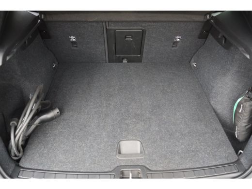 Volvo  XC40 Recharge Core 70 kWh | 19" All Seasons | Trekhaak | ActivLease financial lease