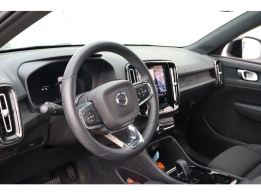 Volvo  XC40 Recharge Core 70 kWh | 19" All Seasons | Trekhaak | ActivLease financial lease