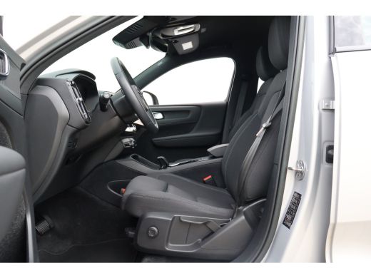 Volvo  XC40 Recharge Core 70 kWh | 19" All Seasons | Trekhaak | ActivLease financial lease