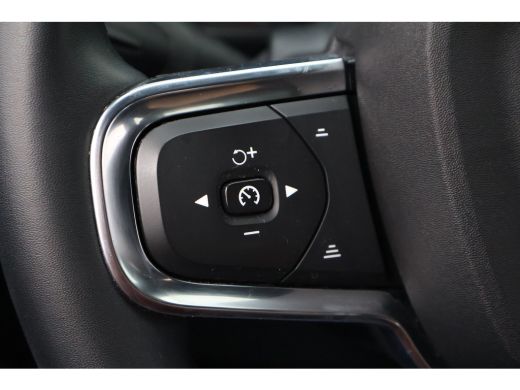 Volvo  XC40 Recharge Core 70 kWh | 19" All Seasons | Trekhaak | ActivLease financial lease