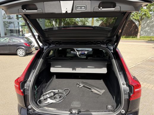 Volvo  XC60 2.0 T6 Plug-in hybrid AWD Plus Dark VAN:53.900,- VOOR:49.877,- UW HERFSTVOORDEEL:4.023 ,-ELEKTRIS... ActivLease financial lease