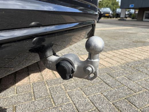 Volvo  XC60 2.0 T6 Plug-in hybrid AWD Plus Dark VAN:53.900,- VOOR:49.877,- UW HERFSTVOORDEEL:4.023 ,-ELEKTRIS... ActivLease financial lease