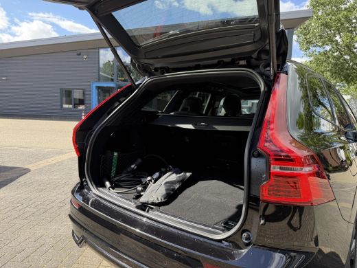 Volvo  XC60 2.0 T8 Plug-in hybrid AWD Plus Dark VAN:56.900,- VOOR:53.877,- UW HERFSTVOORDEEL:3.023,- LUCHTVER... ActivLease financial lease