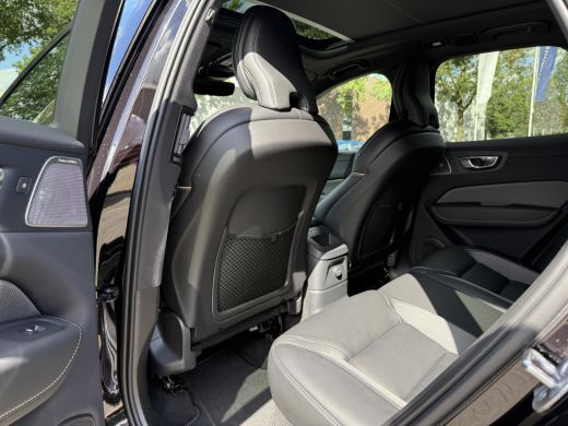 Volvo  XC60 2.0 T8 Plug-in hybrid AWD Plus Dark VAN:56.900,- VOOR:53.877,- UW HERFSTVOORDEEL:3.023,- LUCHTVER... ActivLease financial lease