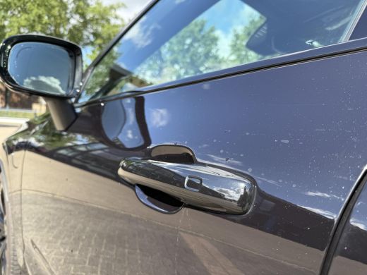 Volvo  XC60 2.0 T8 Plug-in hybrid AWD Plus Dark VAN:56.900,- VOOR:53.877,- UW HERFSTVOORDEEL:3.023,- LUCHTVER... ActivLease financial lease
