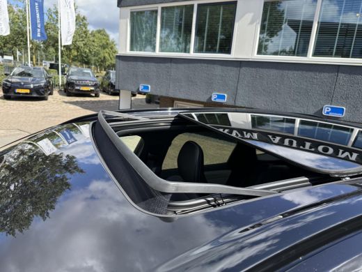 Volvo  XC60 2.0 T8 Plug-in hybrid AWD Plus Dark VAN:56.900,- VOOR:53.877,- UW HERFSTVOORDEEL:3.023,- LUCHTVER... ActivLease financial lease