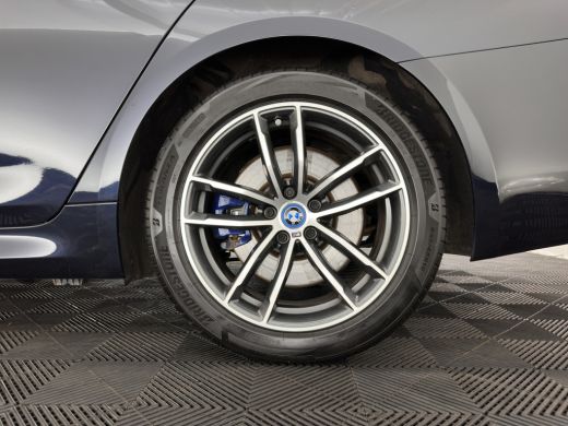 BMW 5 Serie Touring 530e M-Sport-Styling Business Edition Plus (Plug-in) {SoH-85%} (INCL-BTW) *LEATHER | LASE... ActivLease financial lease