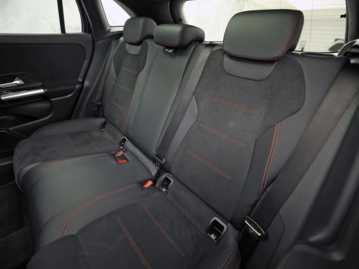Mercedes-Benz GLA 200 AMG Sport 163Pk Automaat (PANORAMADAK, GROOT NAVI, SFEERVERLICHTING, CAMERA, SPORTSTOELEN, ST... ActivLease financial lease