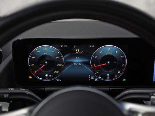 Mercedes-Benz GLA 200 AMG Sport 163Pk Automaat (PANORAMADAK, GROOT NAVI, SFEERVERLICHTING, CAMERA, SPORTSTOELEN, ST... ActivLease financial lease