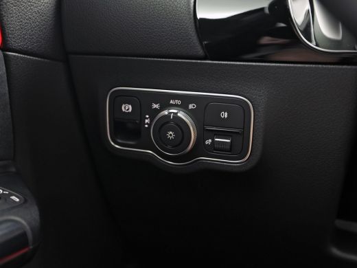 Mercedes-Benz GLA 200 AMG Sport 163Pk Automaat (PANORAMADAK, GROOT NAVI, SFEERVERLICHTING, CAMERA, SPORTSTOELEN, ST... ActivLease financial lease