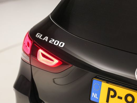 Mercedes-Benz GLA 200 AMG Sport 163Pk Automaat (PANORAMADAK, GROOT NAVI, SFEERVERLICHTING, CAMERA, SPORTSTOELEN, ST... ActivLease financial lease