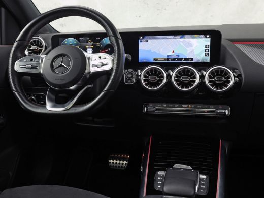 Mercedes-Benz GLA 200 AMG Sport 163Pk Automaat (PANORAMADAK, GROOT NAVI, SFEERVERLICHTING, CAMERA, SPORTSTOELEN, ST... ActivLease financial lease