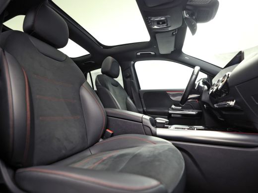 Mercedes-Benz GLA 200 AMG Sport 163Pk Automaat (PANORAMADAK, GROOT NAVI, SFEERVERLICHTING, CAMERA, SPORTSTOELEN, ST... ActivLease financial lease