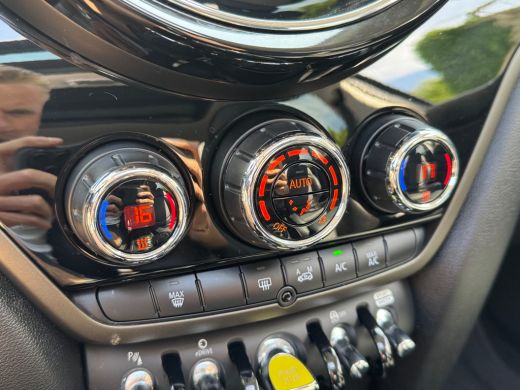 Mini Countryman 220PK HYBRID COOPER S E ALL4 CHILI SPORT LEDER/NAVI/CARPLAY/PANORAMADAK ActivLease financial lease