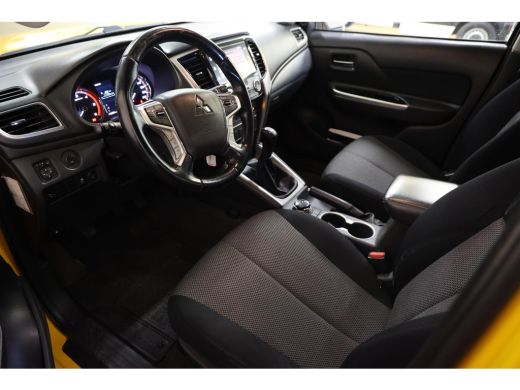 Mitsubishi L200 2.2 DI-D Club Cab Intense 4X4 4WD TREKHAAK ActivLease financial lease