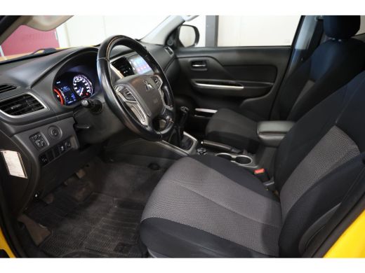 Mitsubishi L200 2.2 DI-D Club Cab Intense 4X4 4WD TREKHAAK ActivLease financial lease