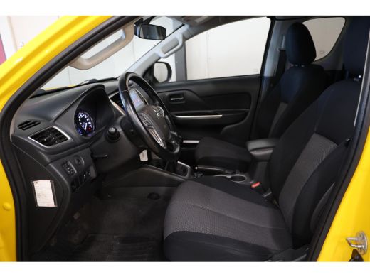 Mitsubishi L200 2.2 DI-D Club Cab Intense 4X4 4WD TREKHAAK ActivLease financial lease