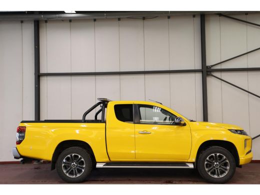 Mitsubishi L200 2.2 DI-D Club Cab Intense 4X4 4WD TREKHAAK ActivLease financial lease