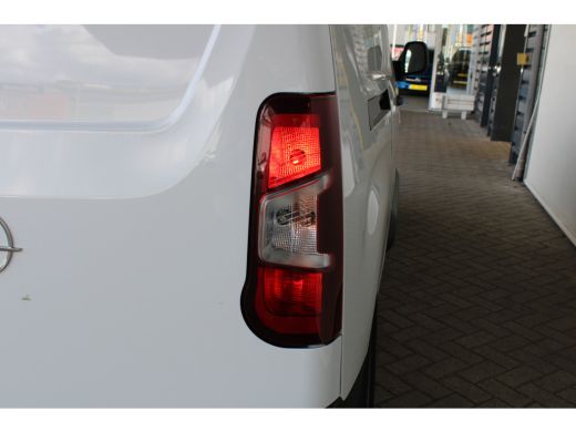 Opel Combo-e 50 kWh L2 | 8 Jaar garantie | Laadruimtebetimmering | Navigatie | Camera | Climate control | Crui... ActivLease financial lease