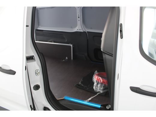 Opel Combo-e 50 kWh L2 | 8 Jaar garantie | Laadruimtebetimmering | Navigatie | Camera | Climate control | Crui... ActivLease financial lease