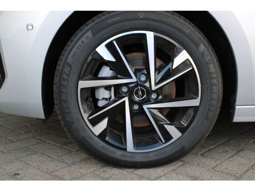 Opel Corsa GS, | 8 Jaar garantie | Camera | Navigatie | Winterpakket | Climate control | ActivLease financial lease