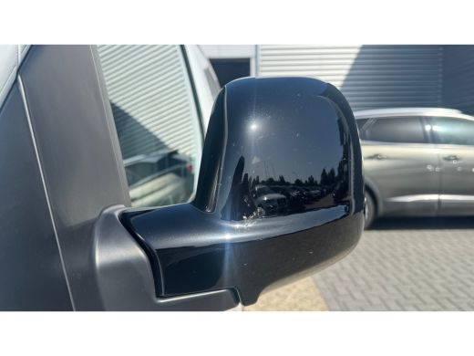 Opel Vivaro 2.0D 145PK L2H1 INNOVATION AUTOMAAT NAVI / CLIMA / FULL-LED / 17" LMV / AFN. TREKHAAK / WINTERPAK... ActivLease financial lease