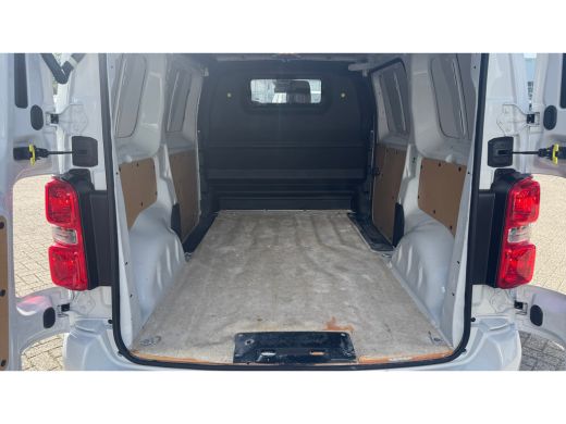 Opel Vivaro 2.0D 145PK L2H1 INNOVATION AUTOMAAT NAVI / CLIMA / FULL-LED / 17" LMV / AFN. TREKHAAK / WINTERPAK... ActivLease financial lease