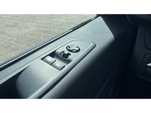 Opel Vivaro 2.0D 145PK L2H1 INNOVATION AUTOMAAT NAVI / CLIMA / FULL-LED / 17" LMV / AFN. TREKHAAK / WINTERPAK... ActivLease financial lease