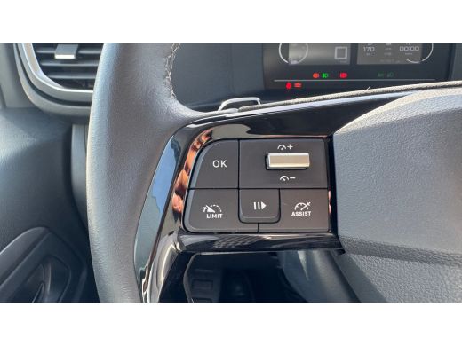 Opel Vivaro 2.0D 145PK L2H1 INNOVATION AUTOMAAT NAVI / CLIMA / FULL-LED / 17" LMV / AFN. TREKHAAK / WINTERPAK... ActivLease financial lease