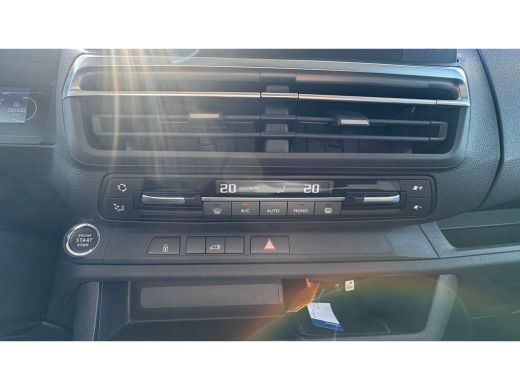 Opel Vivaro 2.0D 145PK L2H1 INNOVATION AUTOMAAT NAVI / CLIMA / FULL-LED / 17" LMV / AFN. TREKHAAK / WINTERPAK... ActivLease financial lease