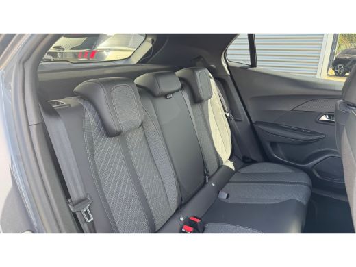 Peugeot 2008 1.2 HYBRID 145PK ALLURE AUTOMAAT / TOT 8 JAAR GARANTIE / NAVI / LEDER / CLIMA / LED / PDC / 17" L... ActivLease financial lease